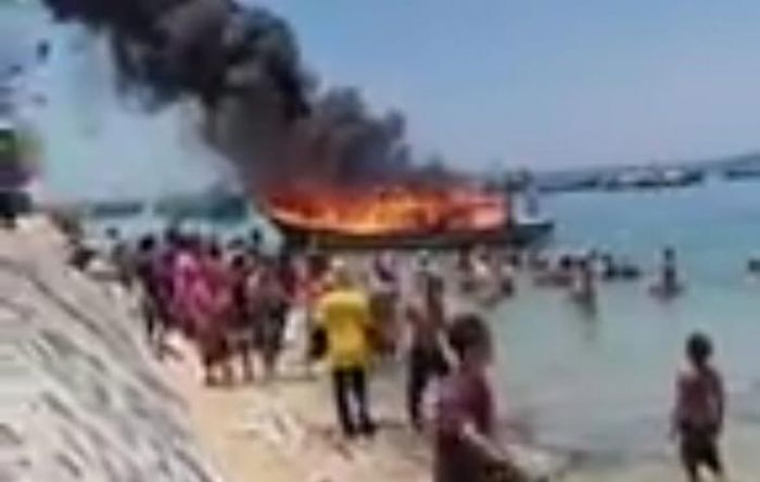 Kapal Motor Terbakar di Perairan Gili Probolinggo