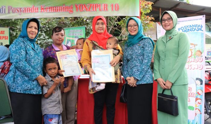 Posyandu Kemuning Yon Zipur 10 Pasuruan Dikunjungi Tim Penilai Lomba Posyandu Terbaik KKBPK Posyandu Kemuning Yon Zipur 10 Pasuruan Dikunjungi Tim Penilai Lomba Posyandu Terbaik KKBPK