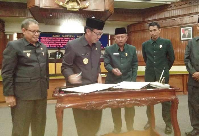 APBD Tuban 2018 Disahkan, Fraksi Golkar Soroti Pembangunan Sport Center APBD Tuban 2018 Disahkan, Fraksi Golkar Soroti Pembangunan Sport Center