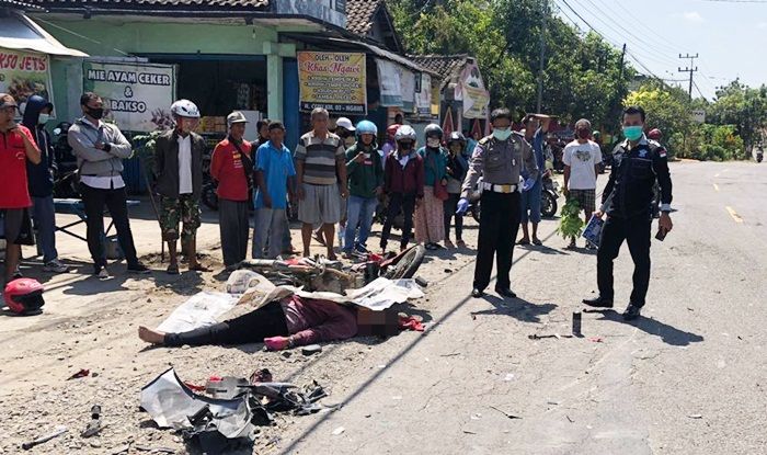 Oleng, Avanza di Ngawi Hajar Tiga Motor Sekaligus, 1 Meninggal Terseret Oleng, Avanza di Ngawi Hajar Tiga Motor Sekaligus, 1 Meninggal Terseret