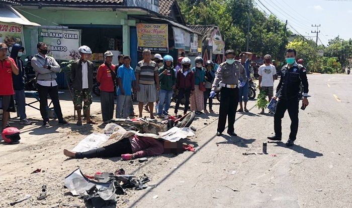 Oleng, Avanza di Ngawi Hajar Tiga Motor Sekaligus, 1 Meninggal Terseret