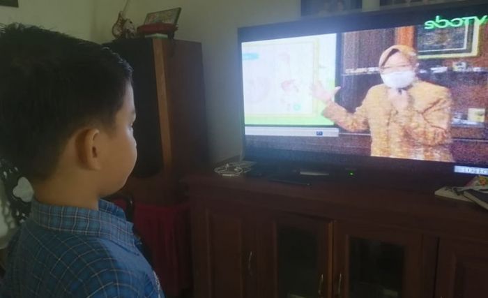 Tak Ada HP, Pemkot Surabaya Siapkan Ini untuk Fasilitasi Siswa Belajar dari Rumah Tak Ada HP, Pemkot Surabaya Siapkan Ini untuk Fasilitasi Siswa Belajar dari Rumah