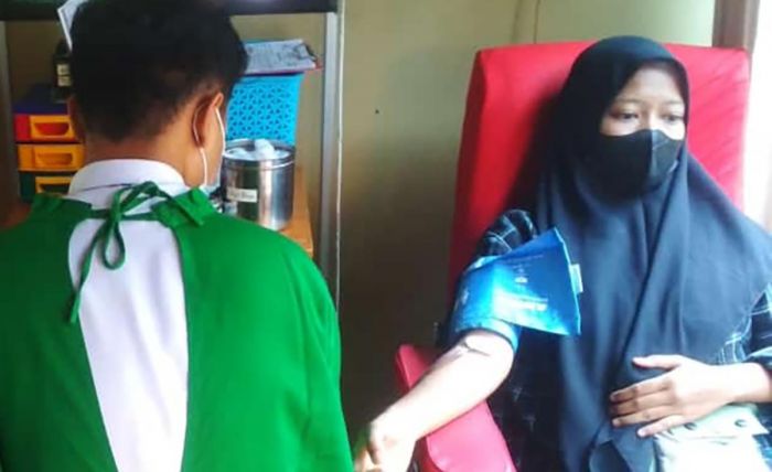 Bantu Sesama, Civitas Akademika Polimercia Kediri Gelar Donor Darah