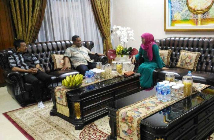Usai Bukber di Rumah Setnov, Nyono dan MKP Silaturahim ke Kediaman Khofifah, Ini yang Dibahas Usai Bukber di Rumah Setnov, Nyono dan MKP Silaturahim ke Kediaman Khofifah, Ini yang Dibahas