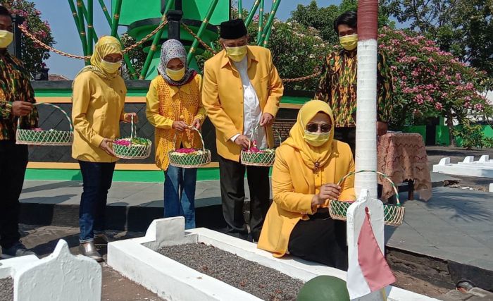 Kenang Jasa Pahlawan, DPD Partai Golkar Pasuruan Gelar Apel Tabur Bunga Kenang Jasa Pahlawan, DPD Partai Golkar Pasuruan Gelar Apel Tabur Bunga