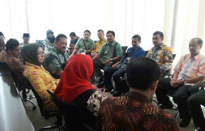 Pansus Kode Etik dan LKPJ Akhir Tahun Anggaran 2015 DPRD Gresik Berguru ke Depdagri Pansus Kode Etik dan LKPJ Akhir Tahun Anggaran 2015 DPRD Gresik Berguru ke Depdagri