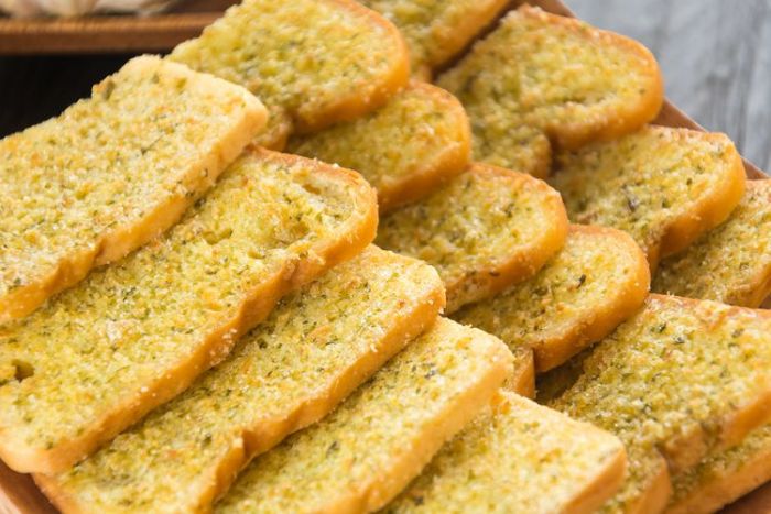Cara Buat Korean Garlic Bread Mudah Tanpa Oven, Cukup Pakai Roti Tawar Cara Buat Korean Garlic Bread Mudah Tanpa Oven, Cukup Pakai Roti Tawar