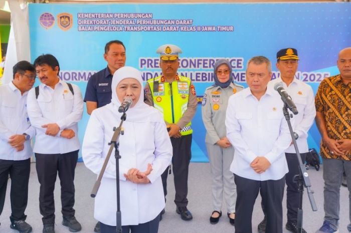 Gubernur Khofifah Terima Penghargaan dari Menteri Perhubungan, Siap Wujudkan Jatim Zero ODOL 2027