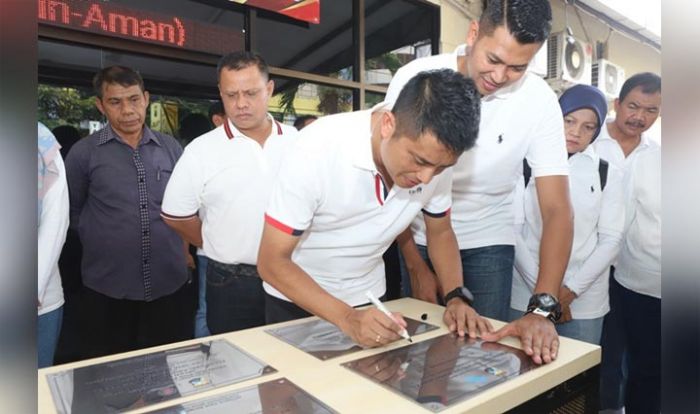Kapolres Pelabuhan Tanjung Perak Resmikan One Way di Jalan Stasiun Kota