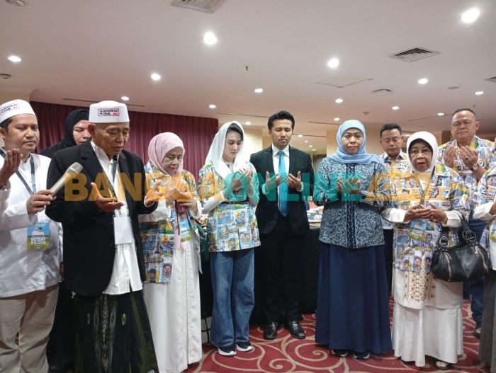 Jelang Debat Kedua Pilgub Jatim 2024, Khofifah Didoakan Kiai Asep Jelang Debat Kedua Pilgub Jatim 2024, Khofifah Didoakan Kiai Asep