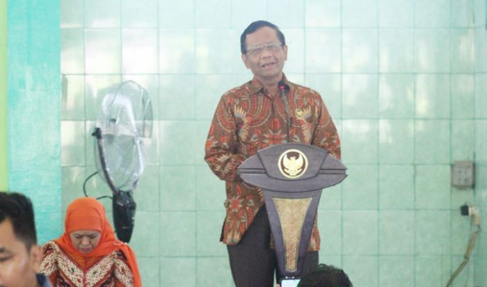 Menko Polhukam Sosialisasikan RUU Omnibus Law ke Ratusan Pekerja: Ini Bukan untuk China Menko Polhukam Sosialisasikan RUU Omnibus Law ke Ratusan Pekerja: Ini Bukan untuk China