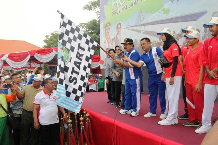 Lepas Jalan Sehat HUT Provinsi Jatim ke-73, Pakde Karwo Petakan Daerah Rawan