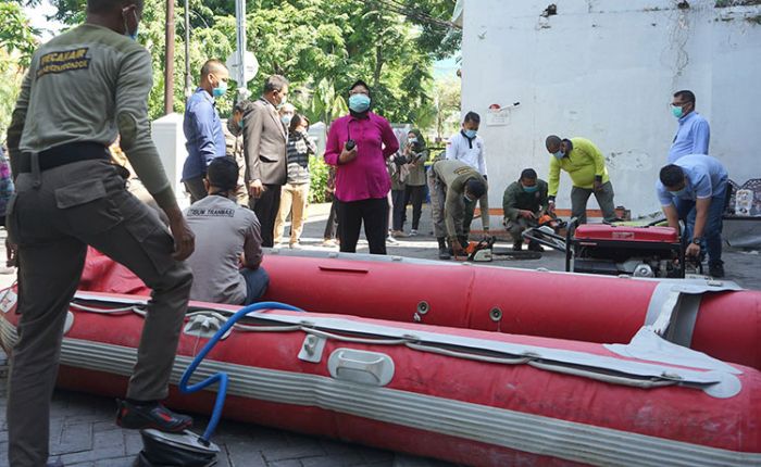 Begini Kesigapan Wali Kota Risma Hadapi Potensi Cuaca Ekstrem di Surabaya Begini Kesigapan Wali Kota Risma Hadapi Potensi Cuaca Ekstrem di Surabaya
