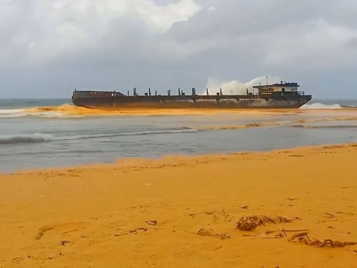 Tunggu Kajian DLH Jatim, Pemkab Sumenep Belum Tuntut Ganti Rugi Tumpahan CPO di Gili Iyang