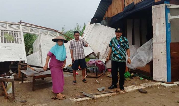 Puting Beliung Porak-porandakan Puluhan Rumah di Bojonegoro