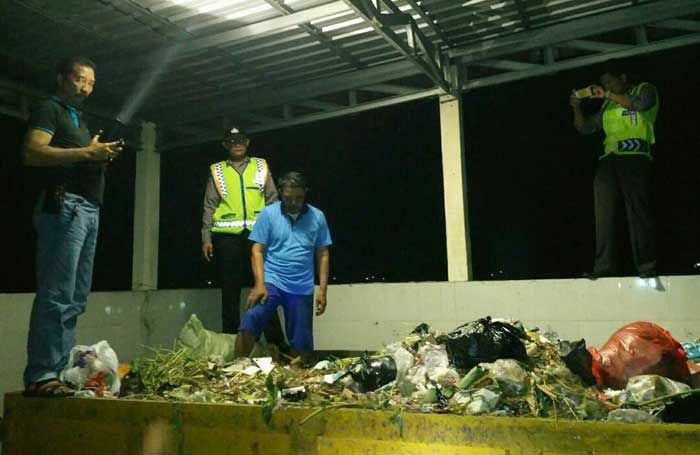 Pengangkut Sampah Temukan Granat dan Amunisi di TPA Desa Tlogo, Blitar Pengangkut Sampah Temukan Granat dan Amunisi di TPA Desa Tlogo, Blitar