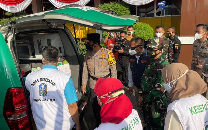 Sasar Masyarakat Pinggiran, Polda Jatim Launching Ambulans Vaksinasi Presisi Door To Door Sasar Masyarakat Pinggiran, Polda Jatim Launching Ambulans Vaksinasi Presisi Door To Door