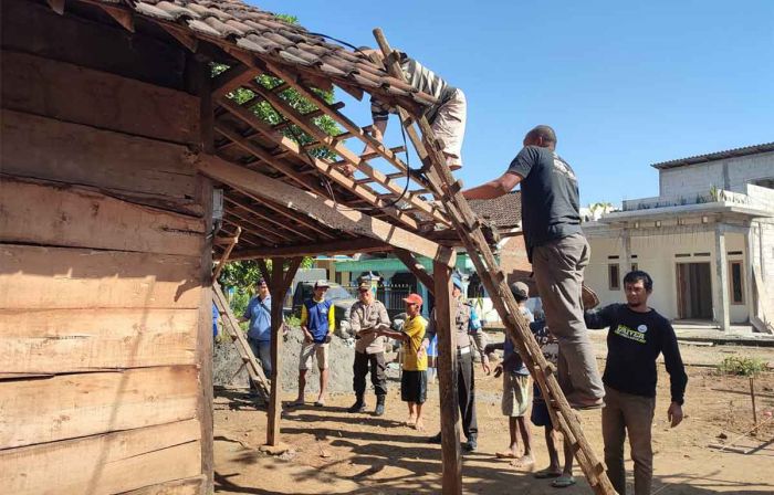 Gandeng YKPS, Polres Batu Bedah Rumah Warga Gandeng YKPS, Polres Batu Bedah Rumah Warga