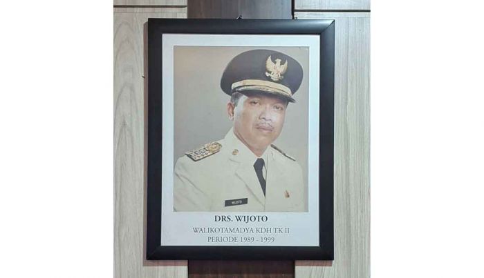 Wali Kota Madya Kediri Periode 1989-1999 Berpulang, Vinanda Prameswati Sampaikan Duka Cita Mendalam Wali Kota Madya Kediri Periode 1989-1999 Berpulang, Vinanda Prameswati Sampaikan Duka Cita Mendalam