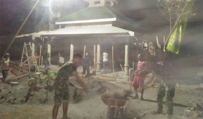 Gelapnya Malam Bukan Jadi Halangan Satgas TMMD 106 Kodim 0818 untuk Kerja Maksimal Gelapnya Malam Bukan Jadi Halangan Satgas TMMD 106 Kodim 0818 untuk Kerja Maksimal