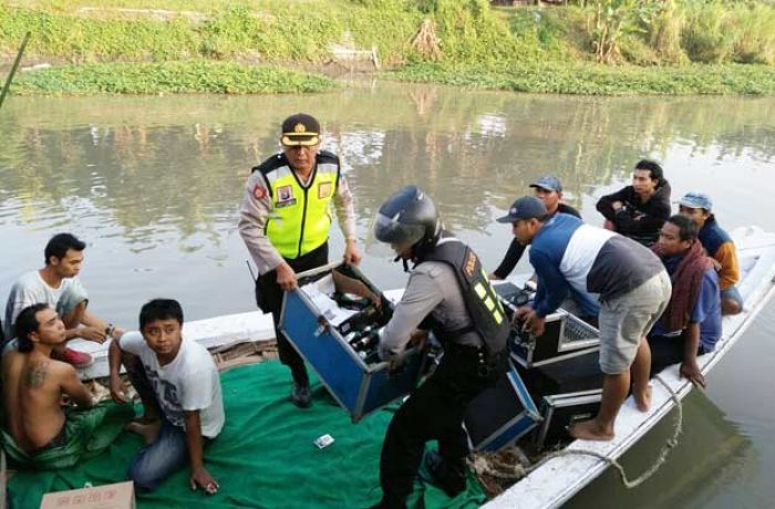 Ritual Nyadran di Balongdowo Sidoarjo Dirazia, Polisi Dapati 8 Krat Minuman Keras Ritual Nyadran di Balongdowo Sidoarjo Dirazia, Polisi Dapati 8 Krat Minuman Keras