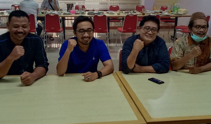 Kalah di Pilbup Gresik 2020, Tim Advokasi dan Hukum Paslon QA Pastikan Tak Ajukan Gugatan ke MK Kalah di Pilbup Gresik 2020, Tim Advokasi dan Hukum Paslon QA Pastikan Tak Ajukan Gugatan ke MK