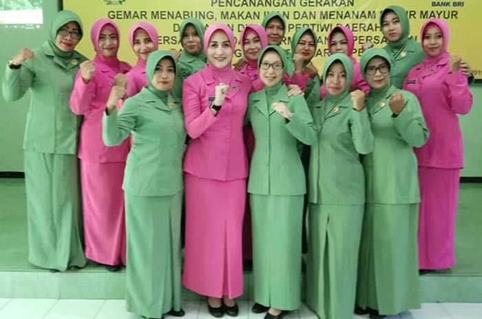 Persit Kodim 0826/Pamekasan Canangkan Gemar Menabung, Makan Ikan, dan Tanam Sayur Persit Kodim 0826/Pamekasan Canangkan Gemar Menabung, Makan Ikan, dan Tanam Sayur