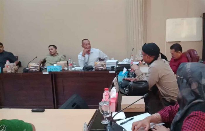 RDP Komisi II DPRD Kota Probolinggo Panas, Ketua dan Anggota Sempat Adu Mulut RDP Komisi II DPRD Kota Probolinggo Panas, Ketua dan Anggota Sempat Adu Mulut