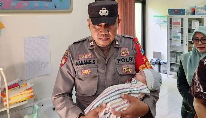 Bayi Baru Lahir Dibuang, Tangisannya Gegerkan Warga Darungan saat Pagi Buta, Siapa Orang Tuanya? Bayi Baru Lahir Dibuang, Tangisannya Gegerkan Warga Darungan saat Pagi Buta, Siapa Orang Tuanya?