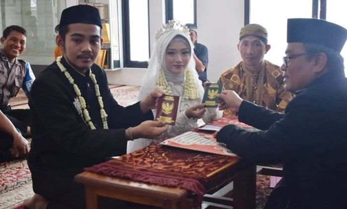 Masjid Polresta Sidoarjo Kembali Jadi Saksi Pernikahan Seorang Tahanan Masjid Polresta Sidoarjo Kembali Jadi Saksi Pernikahan Seorang Tahanan