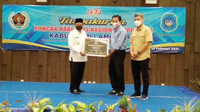 Puncaki HPN 2021, PWI Lamongan Anugerahi Bupati Fadeli Ronggo Hadi Pers Award Puncaki HPN 2021, PWI Lamongan Anugerahi Bupati Fadeli Ronggo Hadi Pers Award