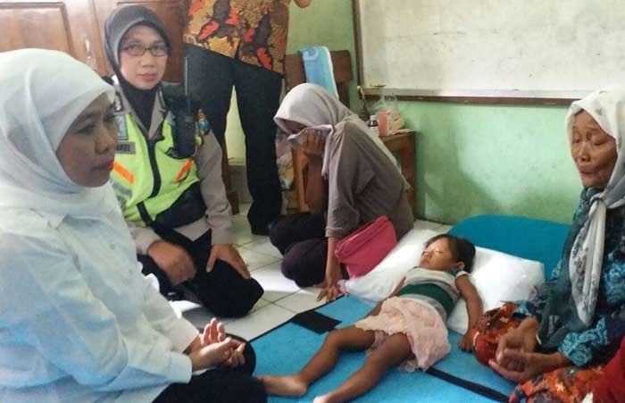 Mensos Beri Bantuan Warga Korban Puting Beliung di Tambak Rejo