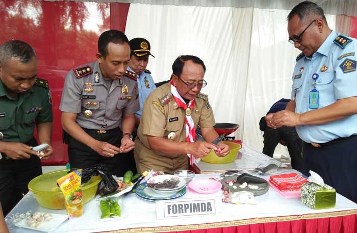 Peringati HUT RI ke-72, Bupati dan Muspika Blitar Ikuti Lomba Memasak