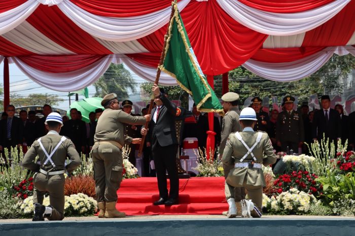 Usung Sigap Pilkada Damai, Kirab Pataka Jer Basuki Mawa Beya Tiba di Kota Batu Usung Sigap Pilkada Damai, Kirab Pataka Jer Basuki Mawa Beya Tiba di Kota Batu