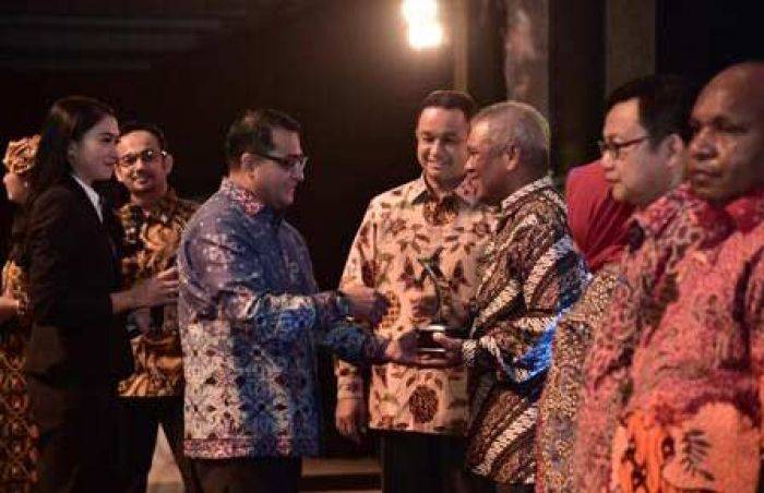 Peduli Pendidikan, Petrokimia Gresik Sabet Penghargaan APP 2015 dari Kemendikbud