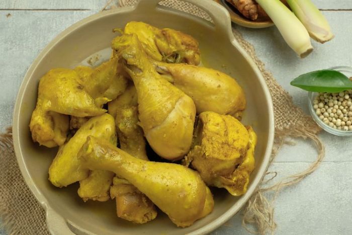 Resep Ayam Goreng Bumbu Kuning Tanpa Santan, Praktis untuk Stok Lauk