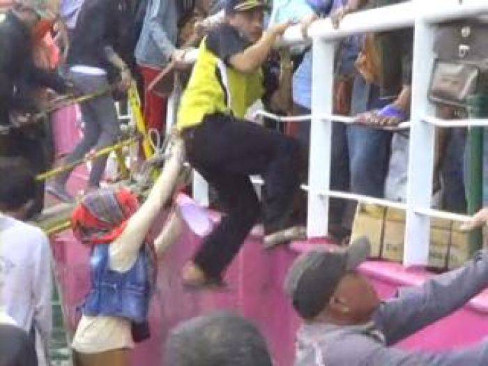 Kapal Mudik Gratis ke Kangean Overload Kapal Mudik Gratis ke Kangean Overload