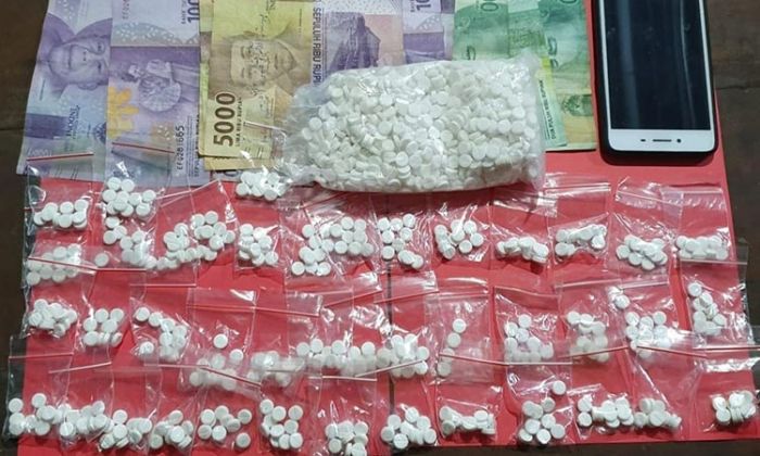 Awal Tahun, 3 Pengedar Pil Dobel L di Jombang Diringkus, Ribuan Butir Disita Awal Tahun, 3 Pengedar Pil Dobel L di Jombang Diringkus, Ribuan Butir Disita