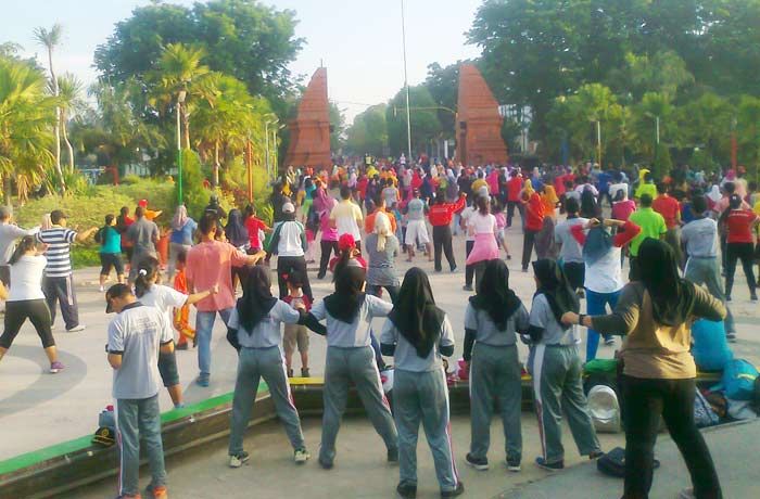 3 Ribu Warga Hadiri Senam Bersama saat Car Free Day di Alun-Alun Kota