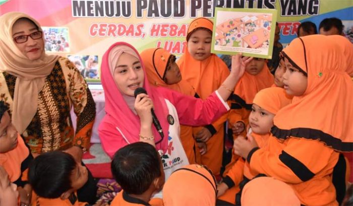 Kampanyekan Gernas Baku, Novita Nur Arifin: Cara Mudah Tanamkan Nilai Kebaikan pada Anak Kampanyekan Gernas Baku, Novita Nur Arifin: Cara Mudah Tanamkan Nilai Kebaikan pada Anak