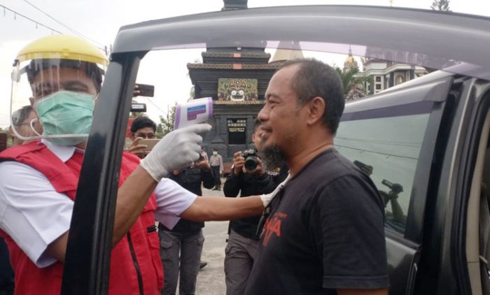 Masuk Wilayah Tuban, Pemudik Luar Daerah Jalani Tes Kesehatan Masuk Wilayah Tuban, Pemudik Luar Daerah Jalani Tes Kesehatan