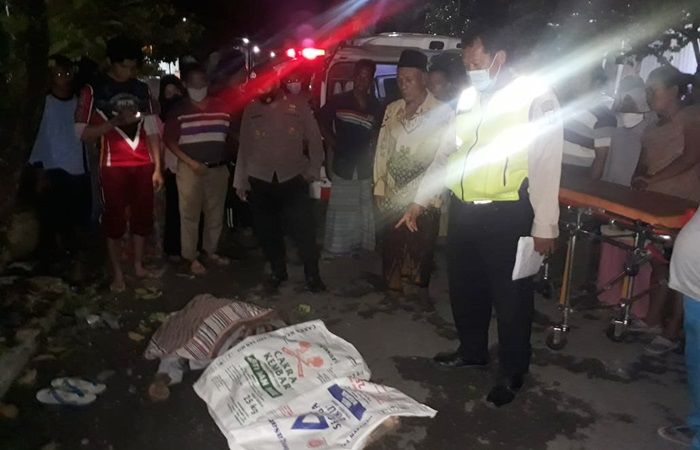 Tabrak Pohon di Sukodono Sidoarjo, Seniman Tewas di TKP Tabrak Pohon di Sukodono Sidoarjo, Seniman Tewas di TKP