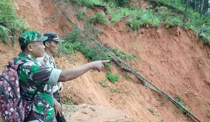 Akibat Tanah Longsor, 5 KK di Desa Tugurejo Ponorogo Mengungsi Akibat Tanah Longsor, 5 KK di Desa Tugurejo Ponorogo Mengungsi