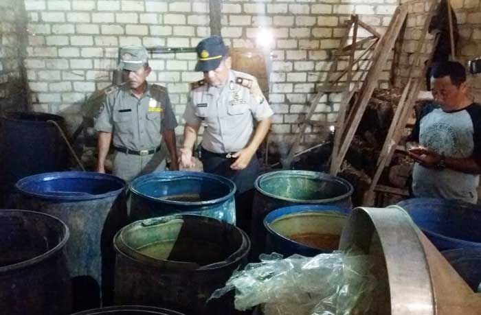 Polsek Semanding Kembali Gerebek Rumah Produksi Arak di Tegalagung