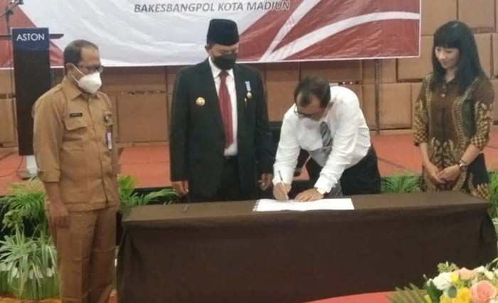 Teken Serah Terima Bantuan Keuangan Parpol, Berikut Pesan Wali Kota Madiun Teken Serah Terima Bantuan Keuangan Parpol, Berikut Pesan Wali Kota Madiun