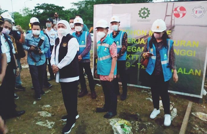 Tinjau Pengerjaan Penambahan Listrik di Bangkalan, Khofifah Tegaskan Tidak Ada Penutupan Lajur Motor Tinjau Pengerjaan Penambahan Listrik di Bangkalan, Khofifah Tegaskan Tidak Ada Penutupan Lajur Motor