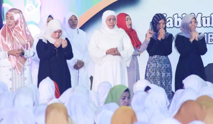 Peringati Maulid Nabi, Khofifah Ajak Teladani 4 Sifat Rasulullah Hadapi Era Post-Truth dan Disrupsi Peringati Maulid Nabi, Khofifah Ajak Teladani 4 Sifat Rasulullah Hadapi Era Post-Truth dan Disrupsi