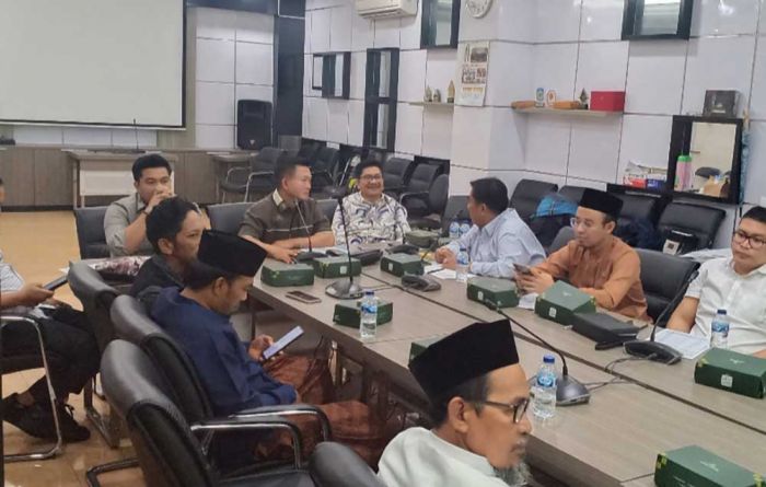 DPRD Gresik Minta Usaha Tambak Udang di Bawean Berhenti Aktivitas Sampai Perizinan Lengkap DPRD Gresik Minta Usaha Tambak Udang di Bawean Berhenti Aktivitas Sampai Perizinan Lengkap