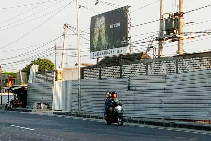 Terbukti Tak Kantongi Izin, Dunia Karaoke Akhirnya Ditutup Terbukti Tak Kantongi Izin, Dunia Karaoke Akhirnya Ditutup
