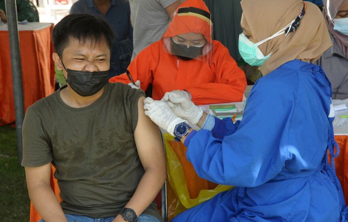 Target Wujudkan Herd Immunity Bagi Warga Surabaya Terkendala Pasokan Vaksin Target Wujudkan Herd Immunity Bagi Warga Surabaya Terkendala Pasokan Vaksin